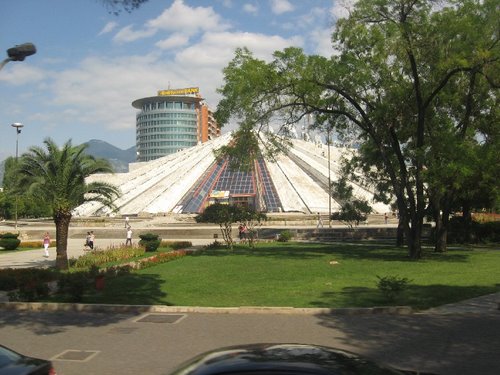 Tirana - Piramida